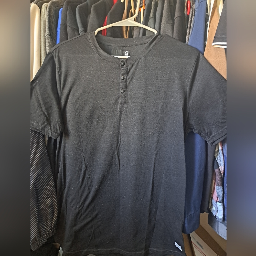 Guess mens medium shirt